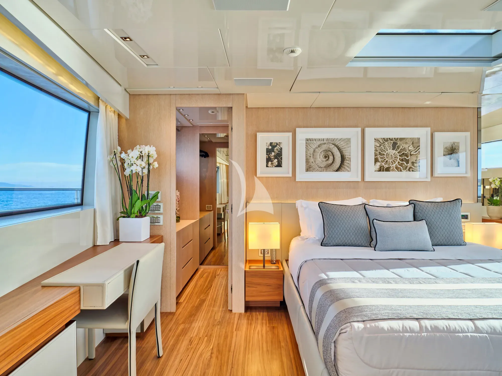 GOLDEN YACHT