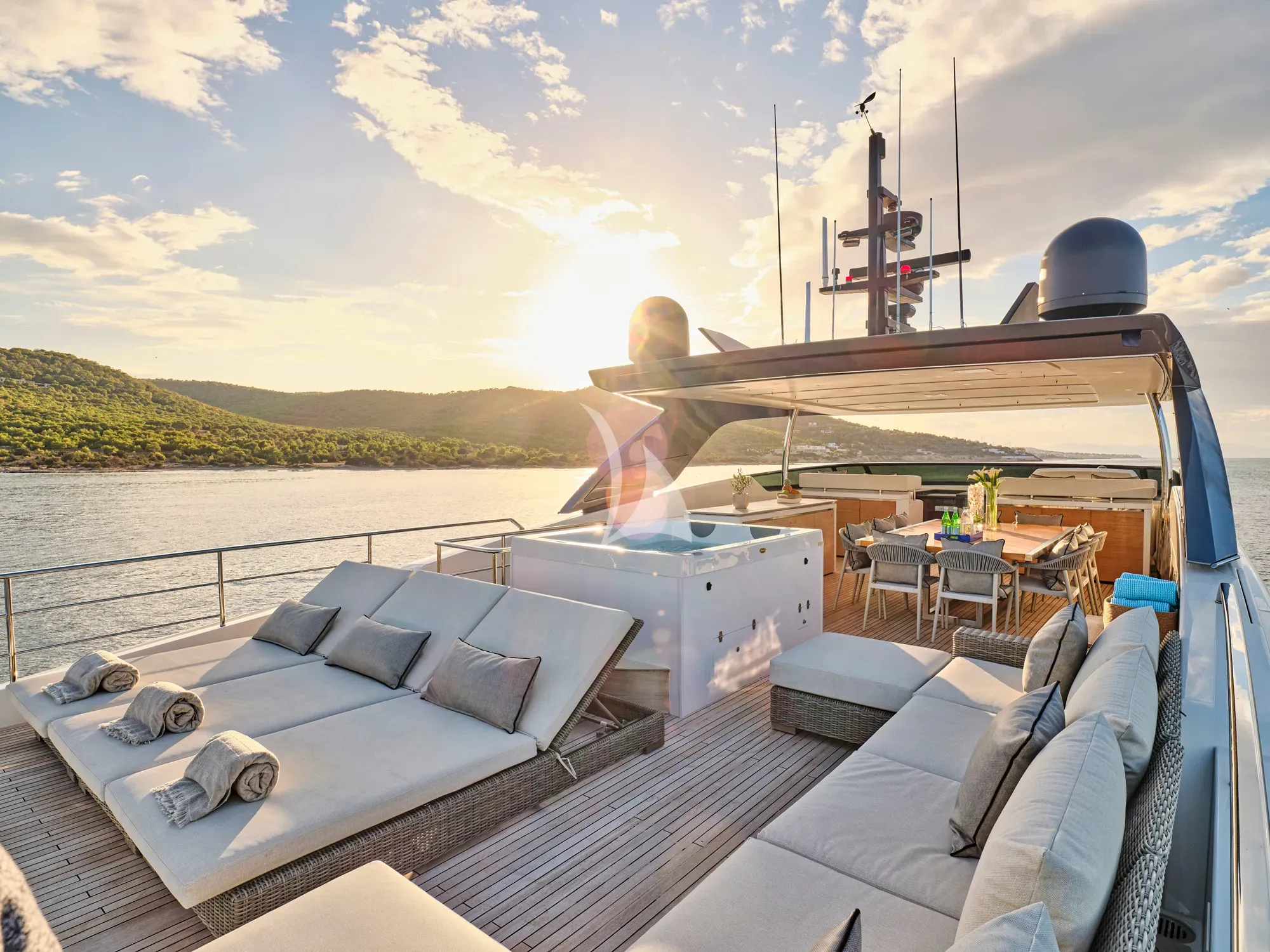 GOLDEN YACHT