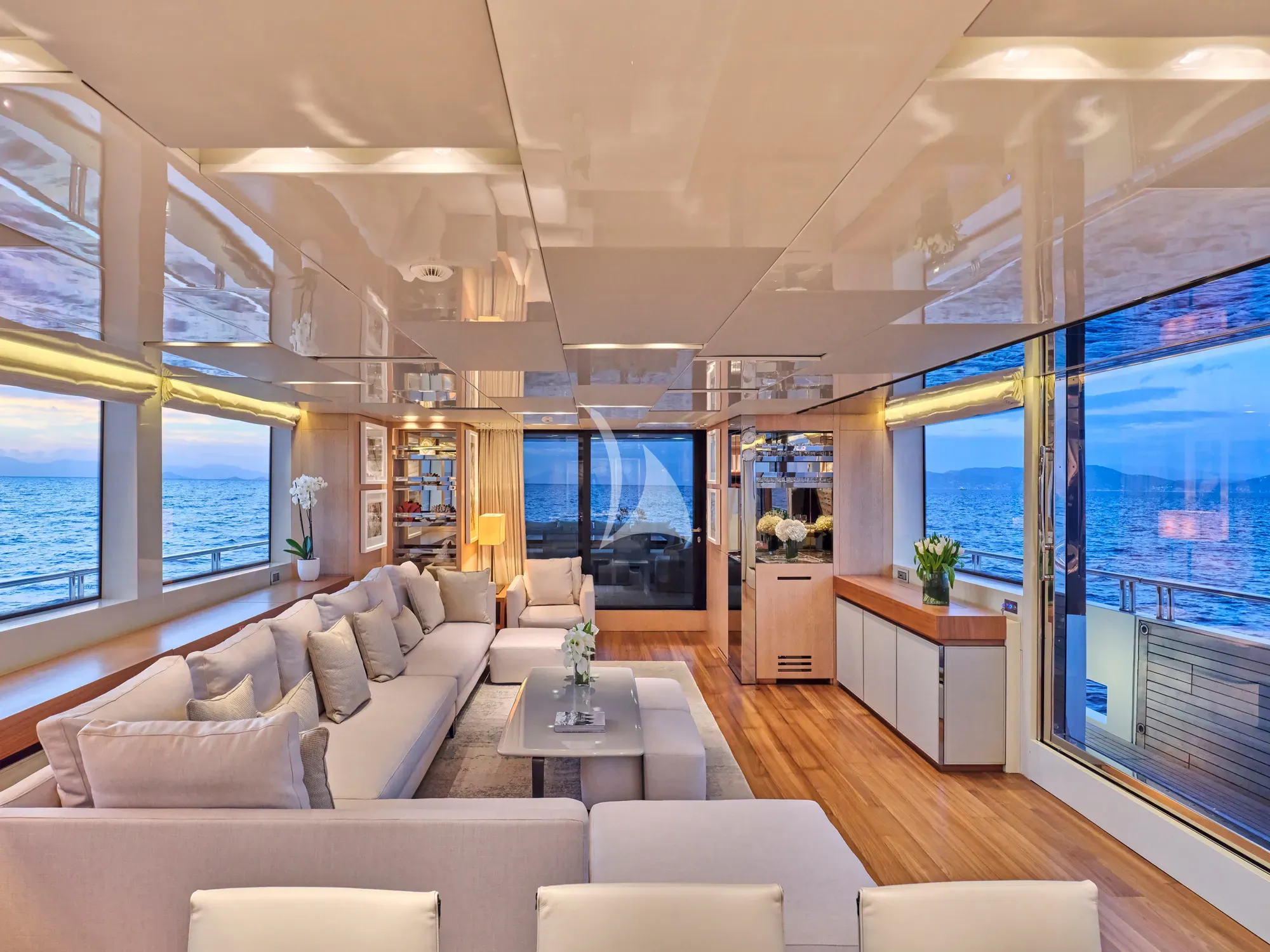 GOLDEN YACHT