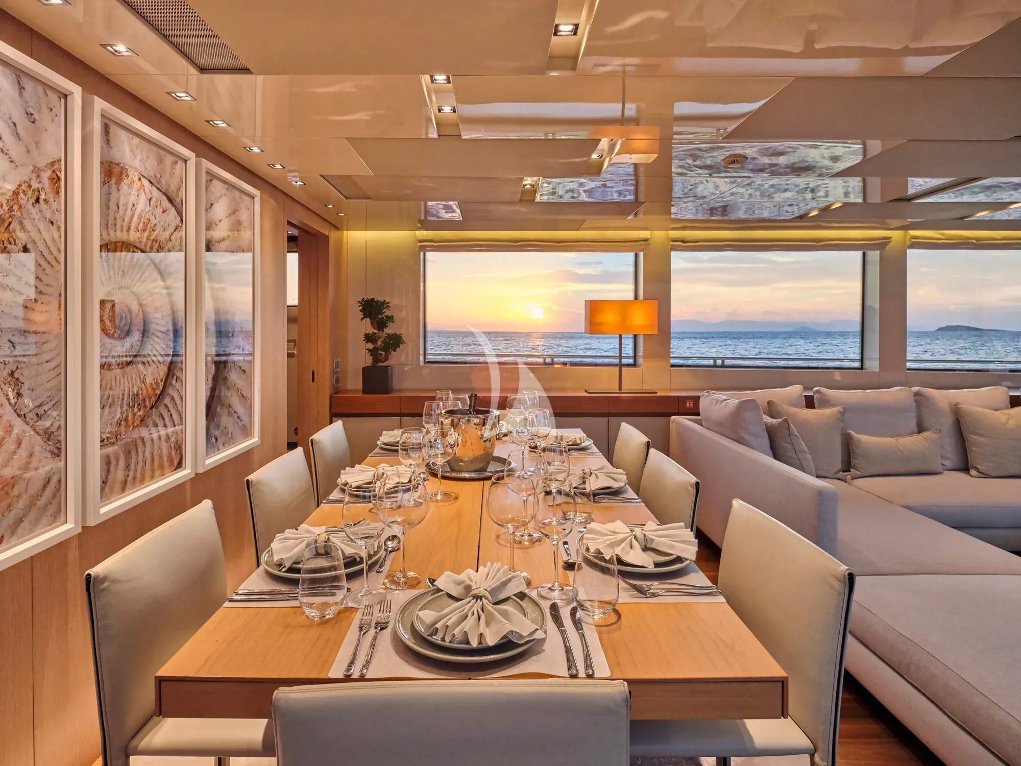 GOLDEN YACHT