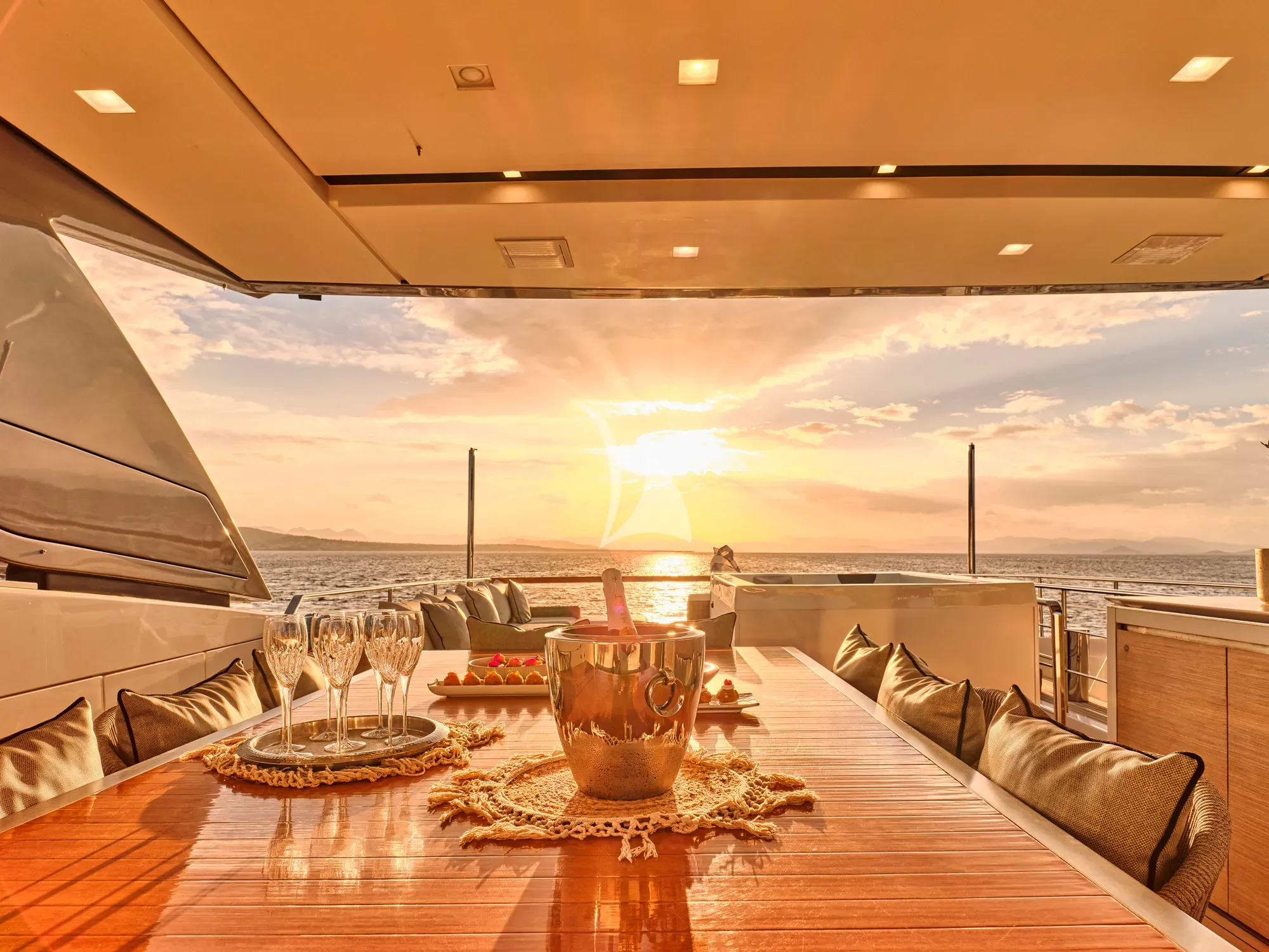 GOLDEN YACHT