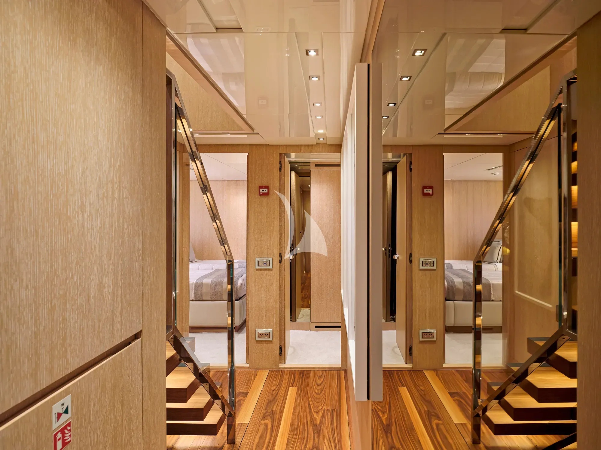 GOLDEN YACHT
