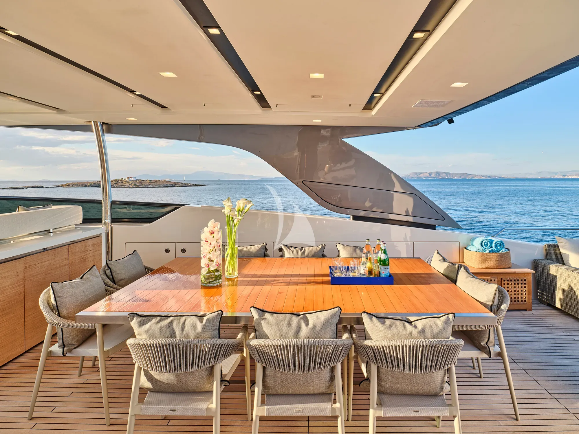 GOLDEN YACHT