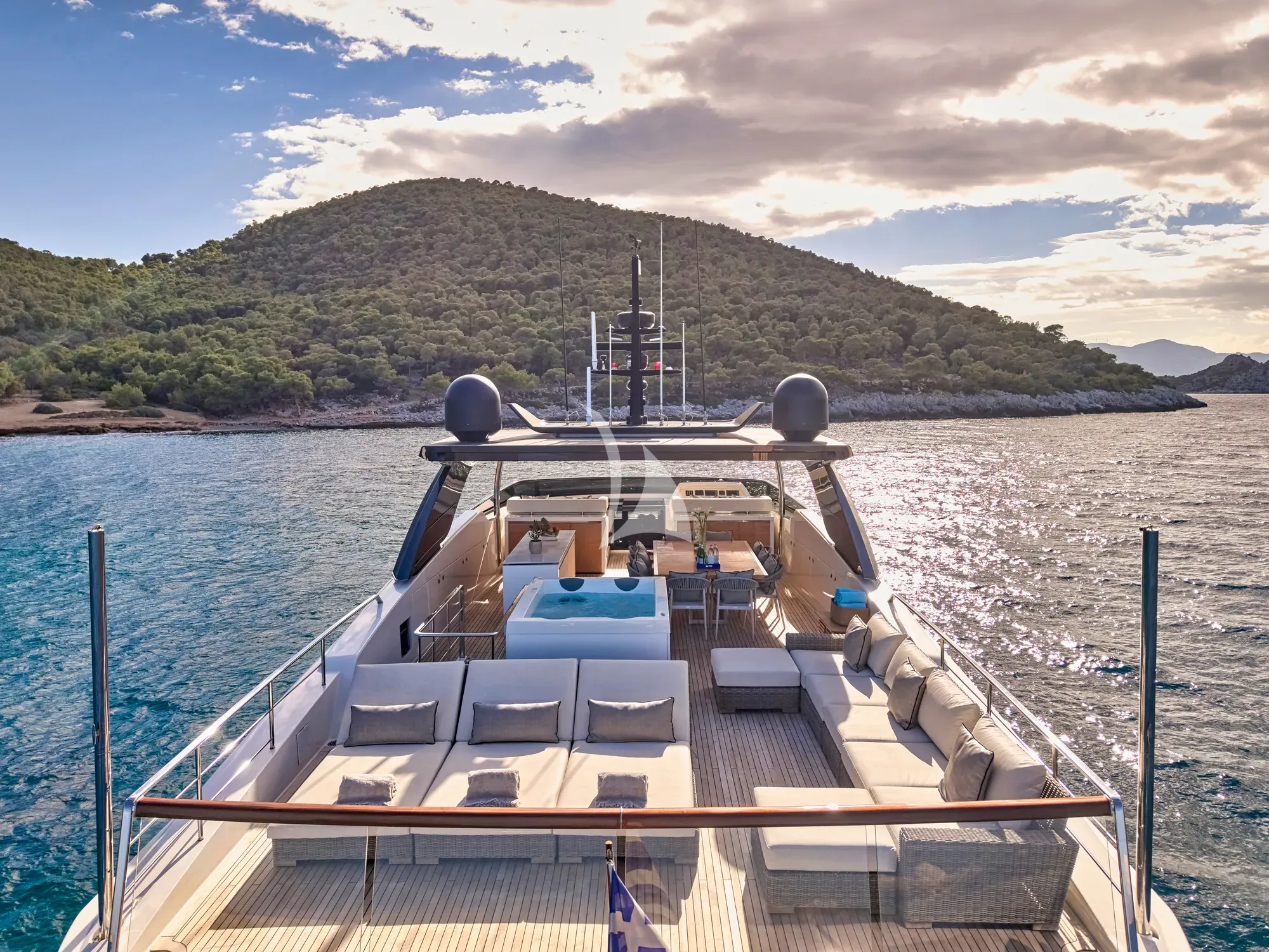 GOLDEN YACHT