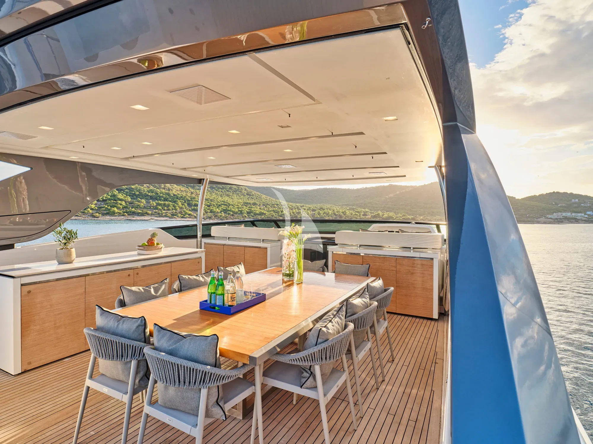 GOLDEN YACHT