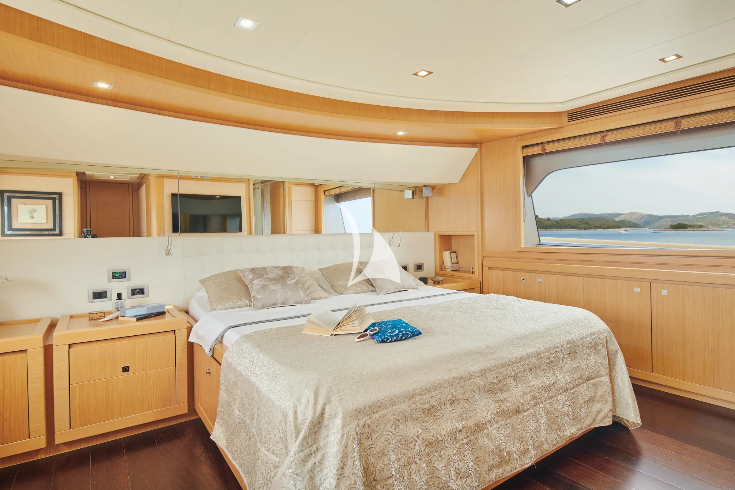 FRIEND'S BOAT