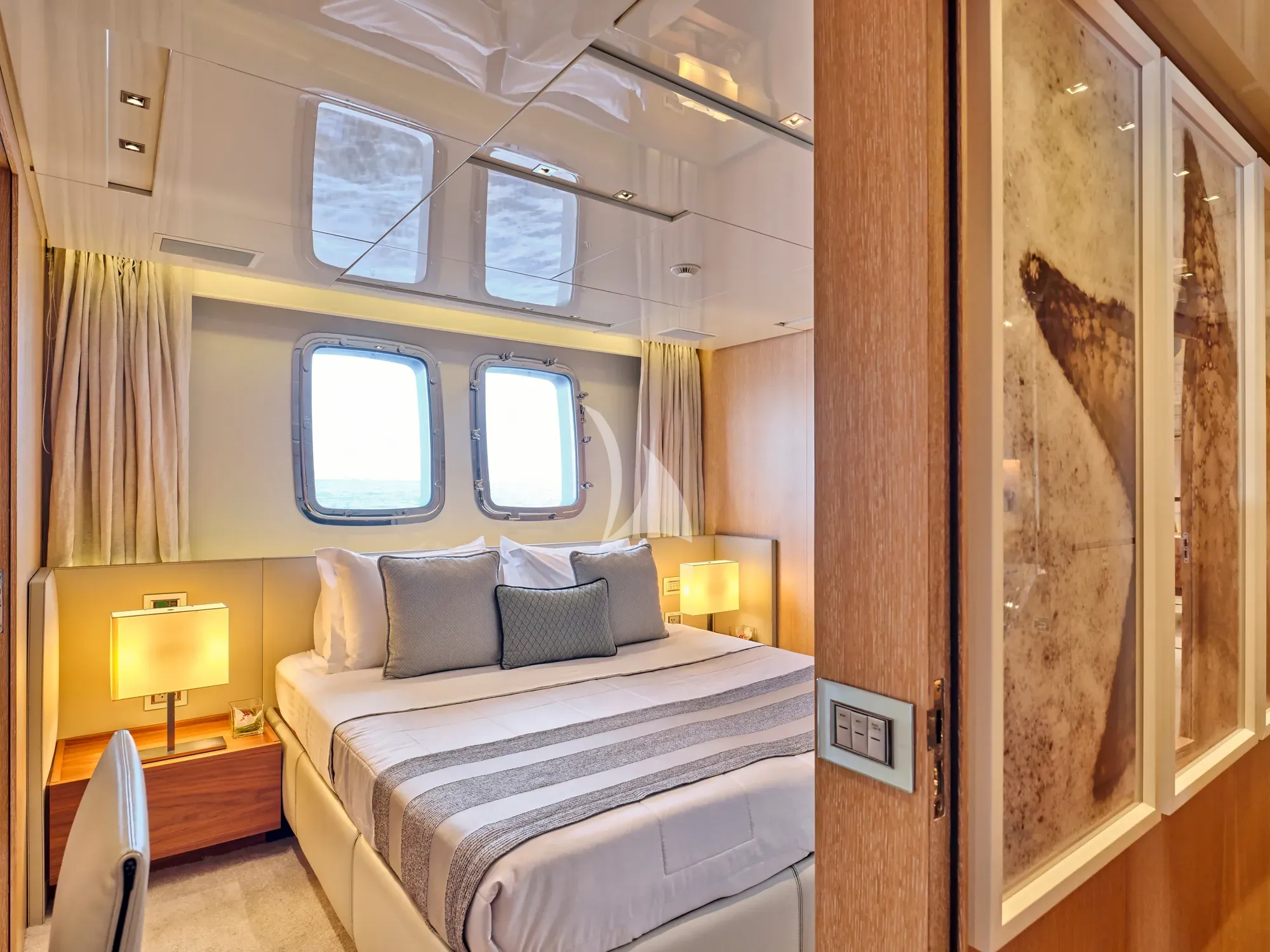 GOLDEN YACHT