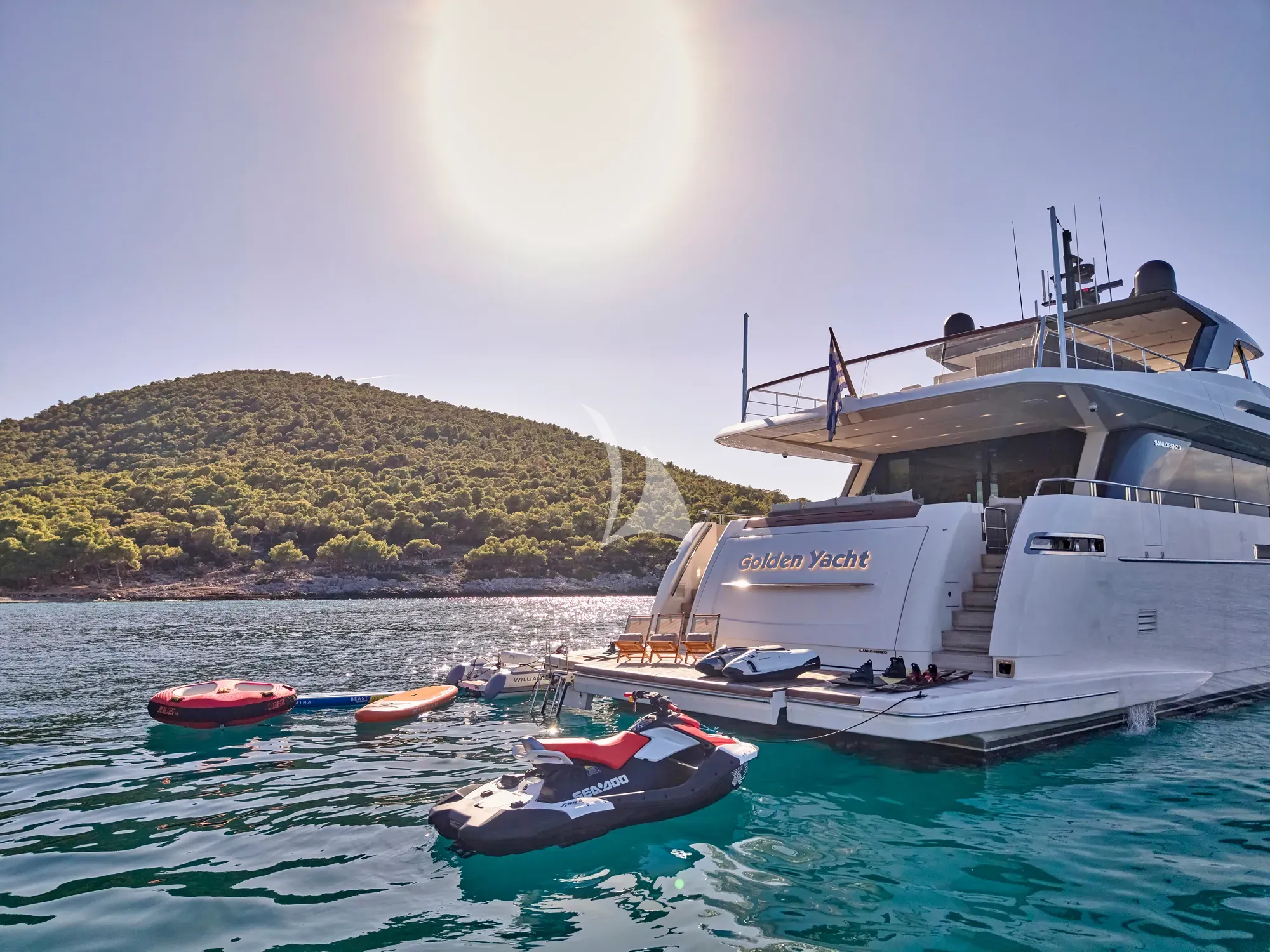 GOLDEN YACHT