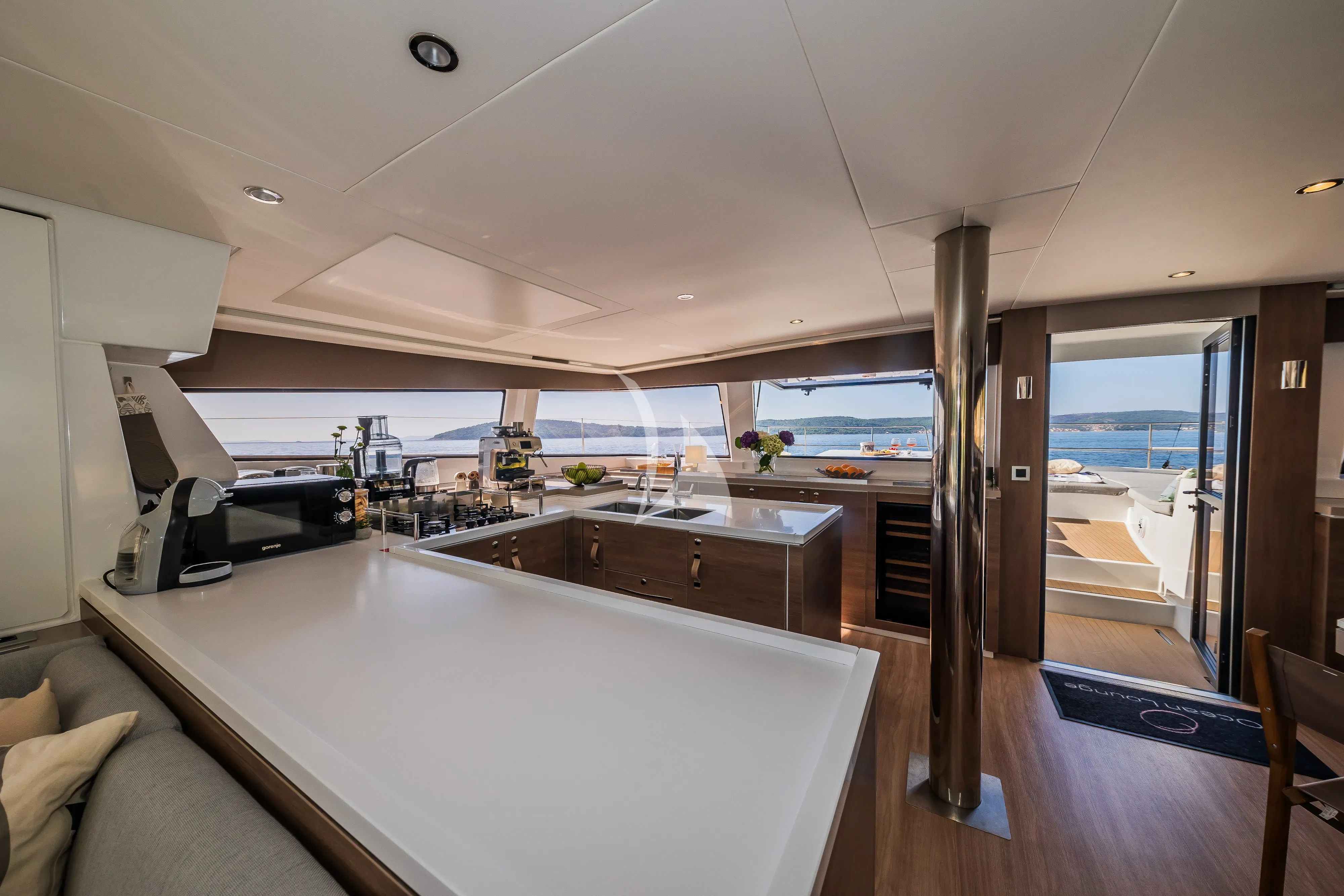 OCEAN LOUNGE