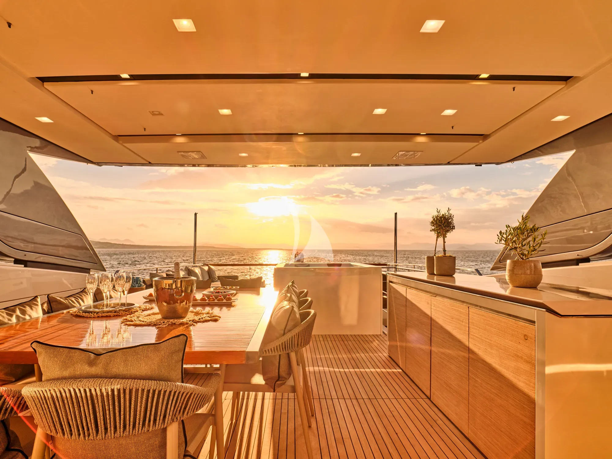 GOLDEN YACHT