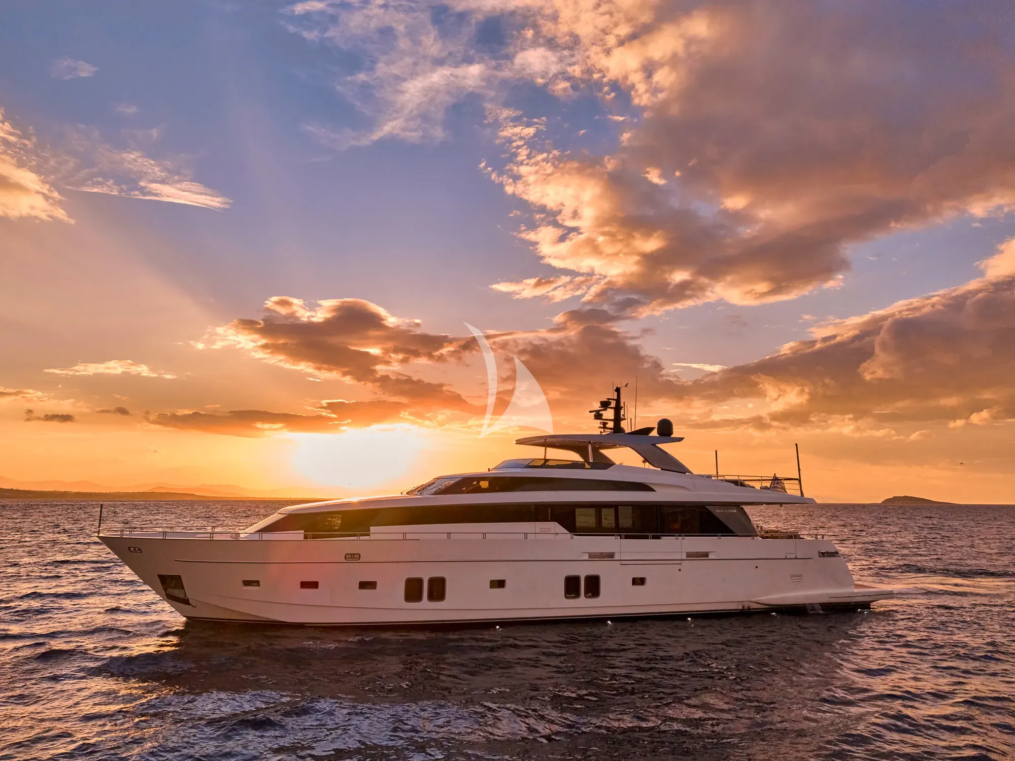 GOLDEN YACHT