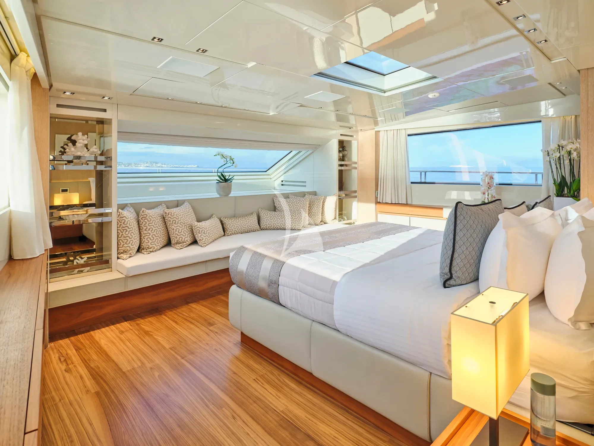GOLDEN YACHT