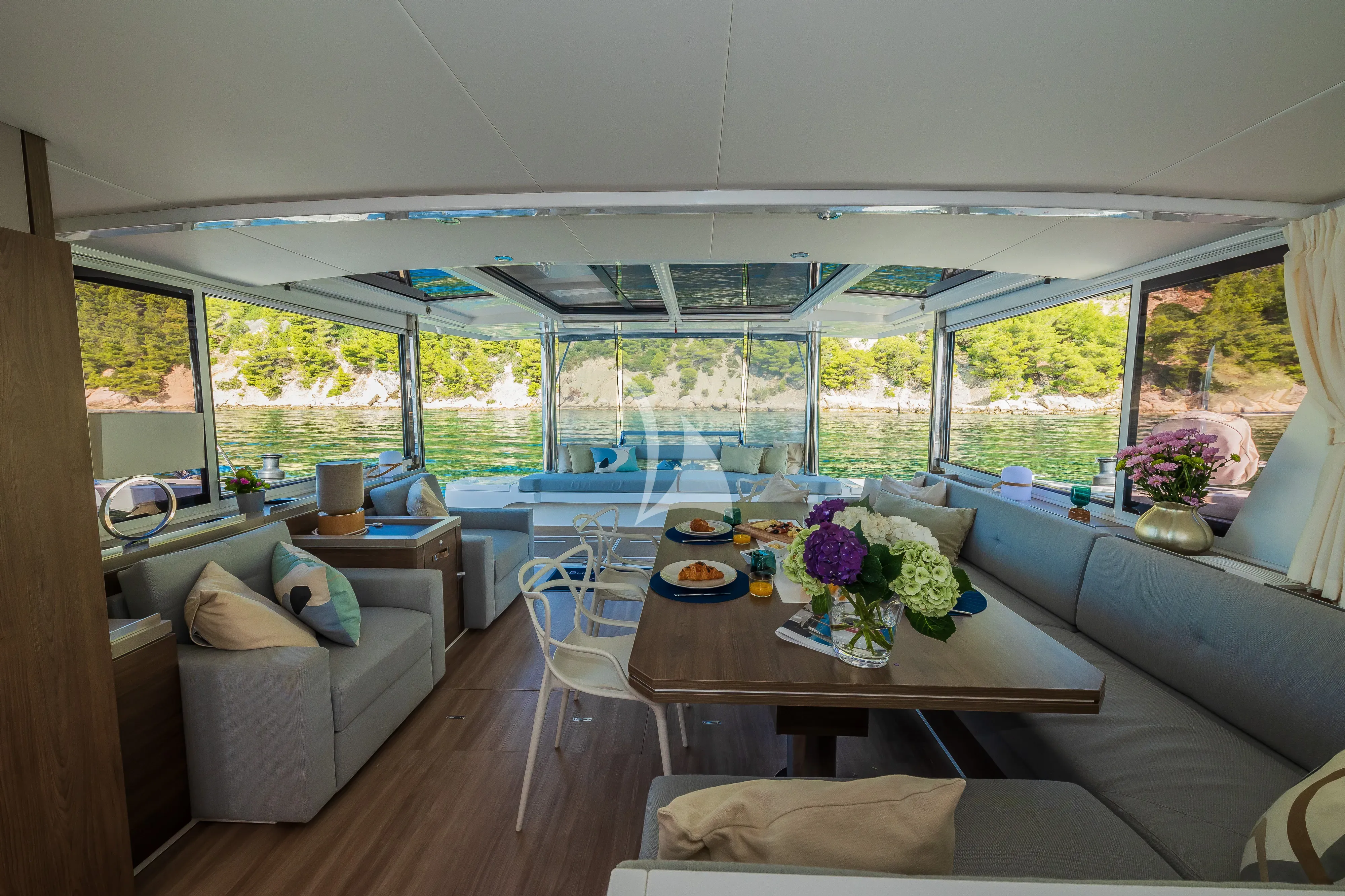 OCEAN LOUNGE