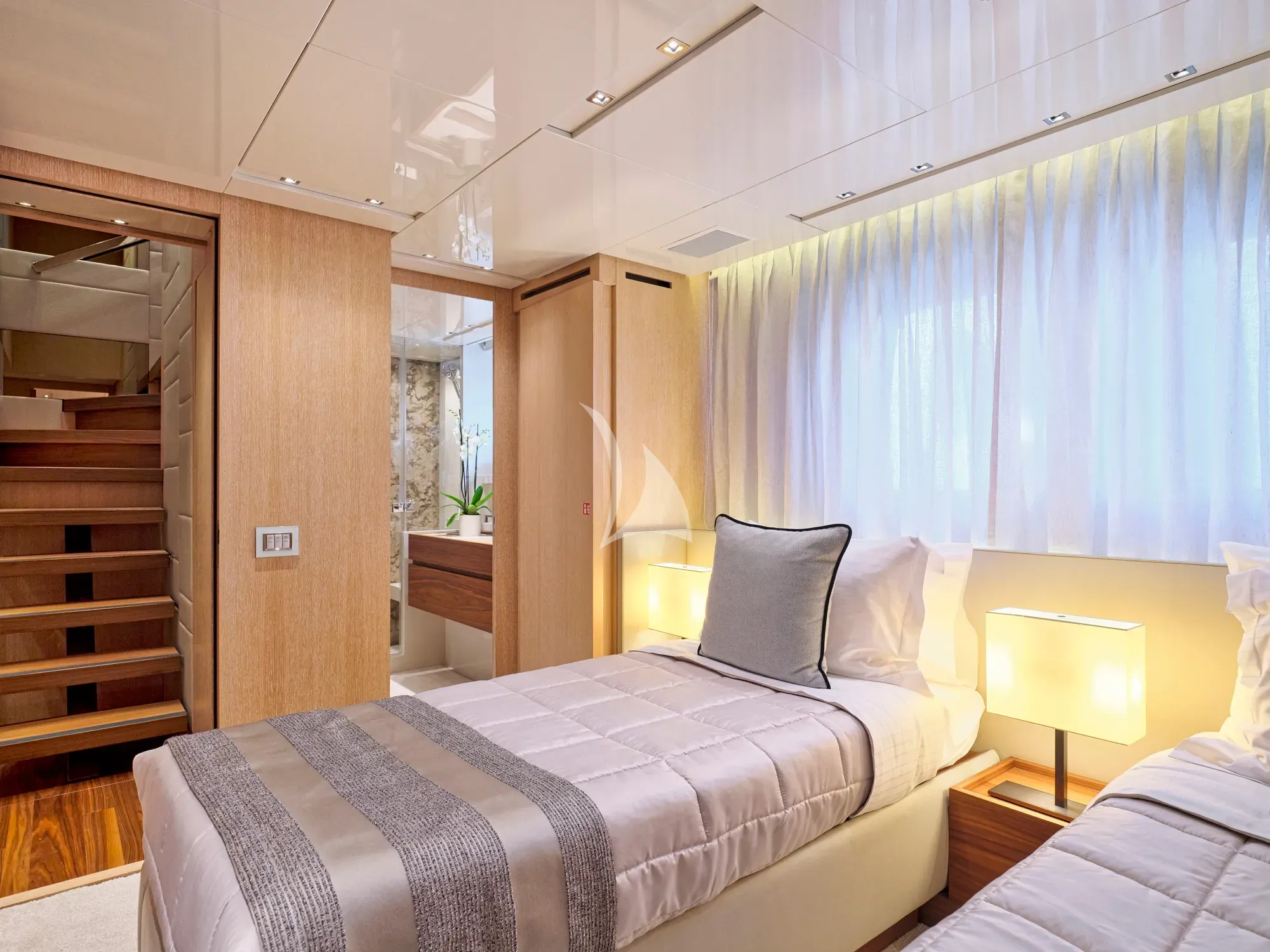 GOLDEN YACHT