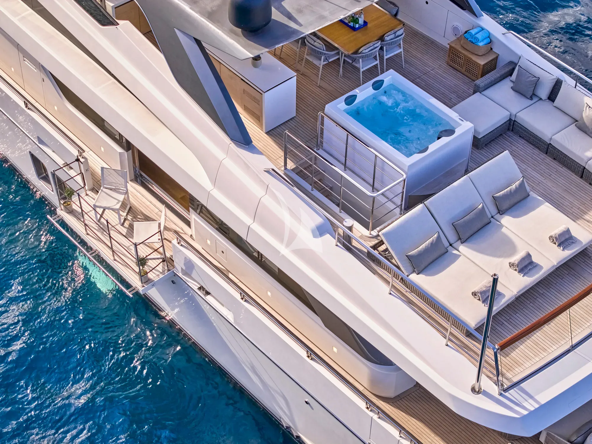 GOLDEN YACHT