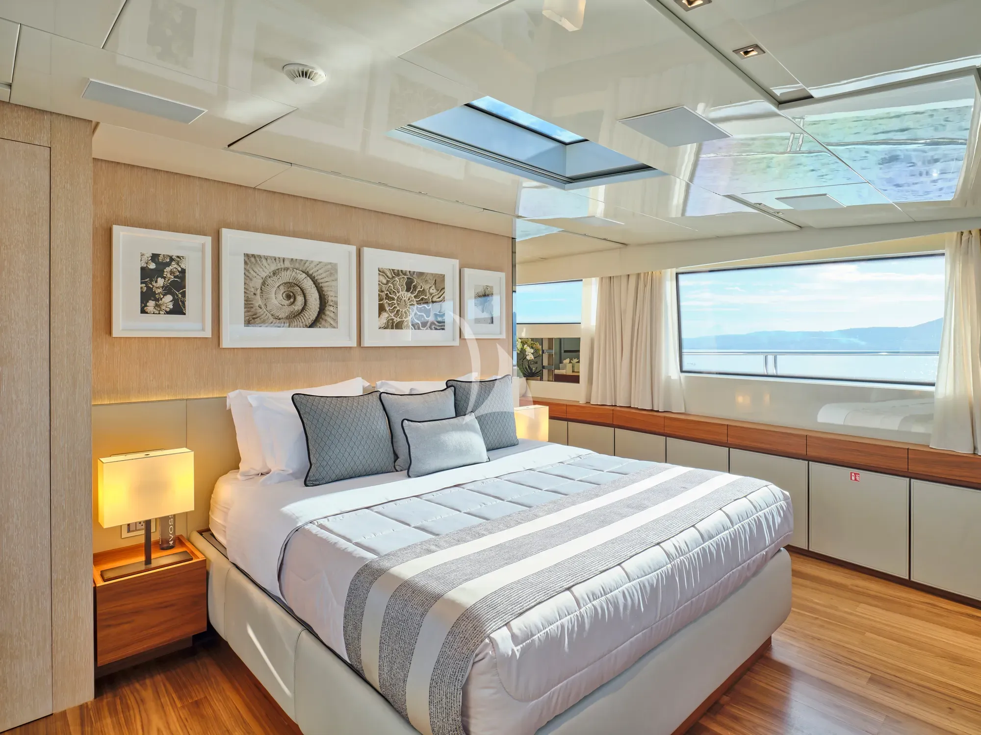 GOLDEN YACHT