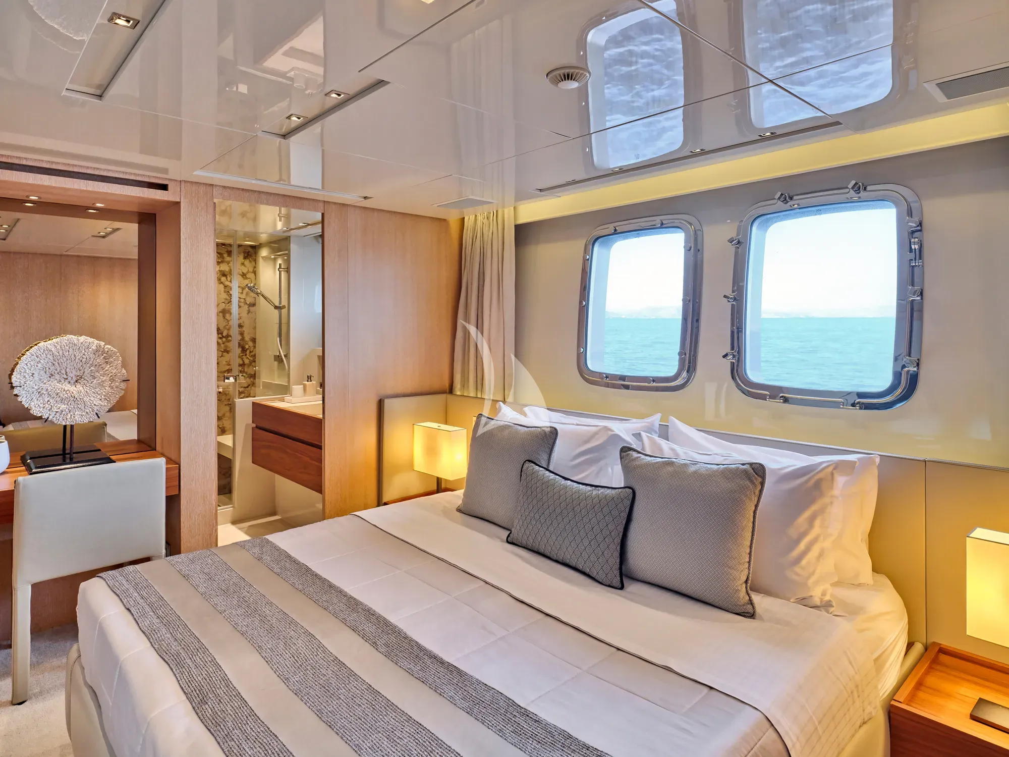 GOLDEN YACHT