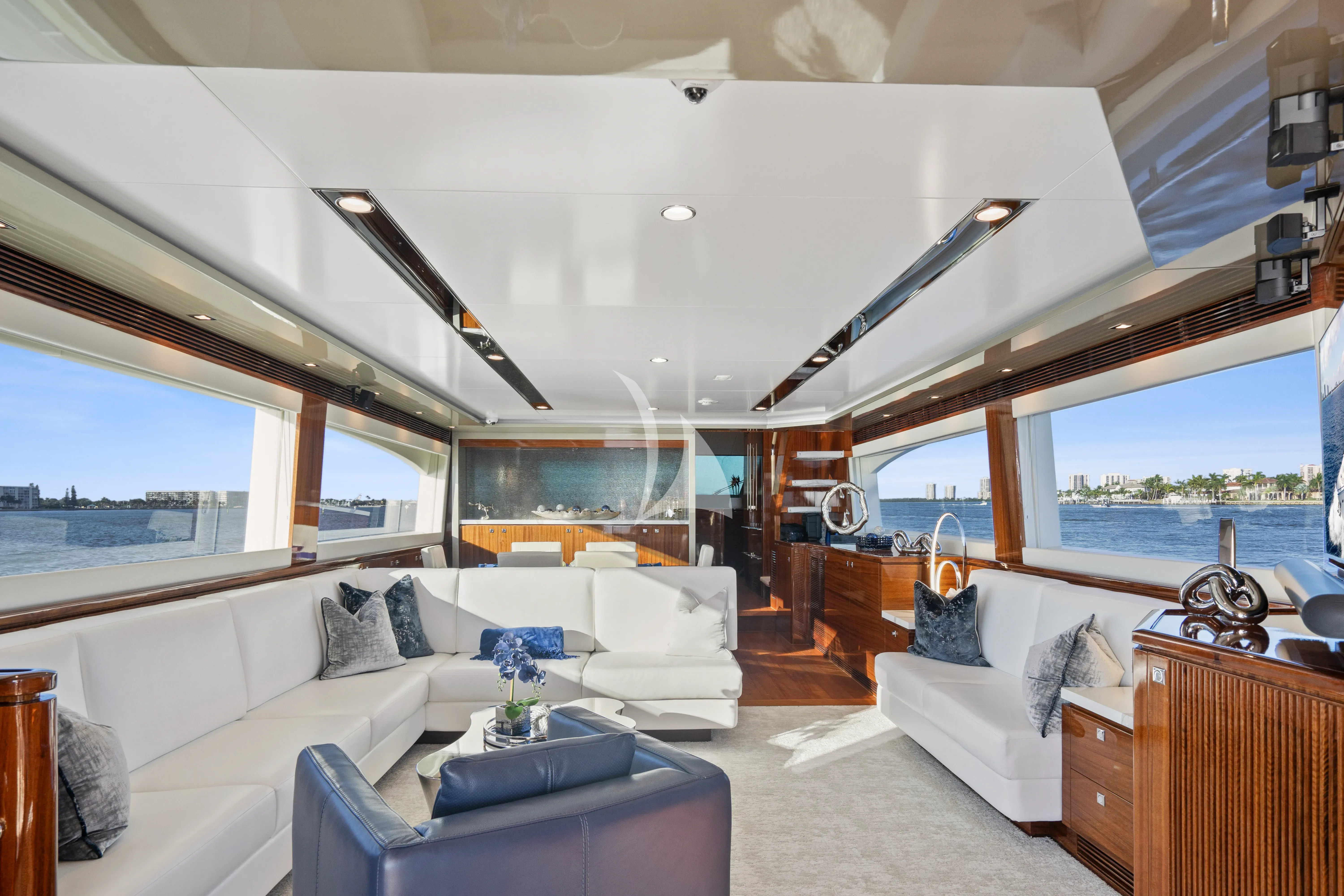 PILOT LOUNGE