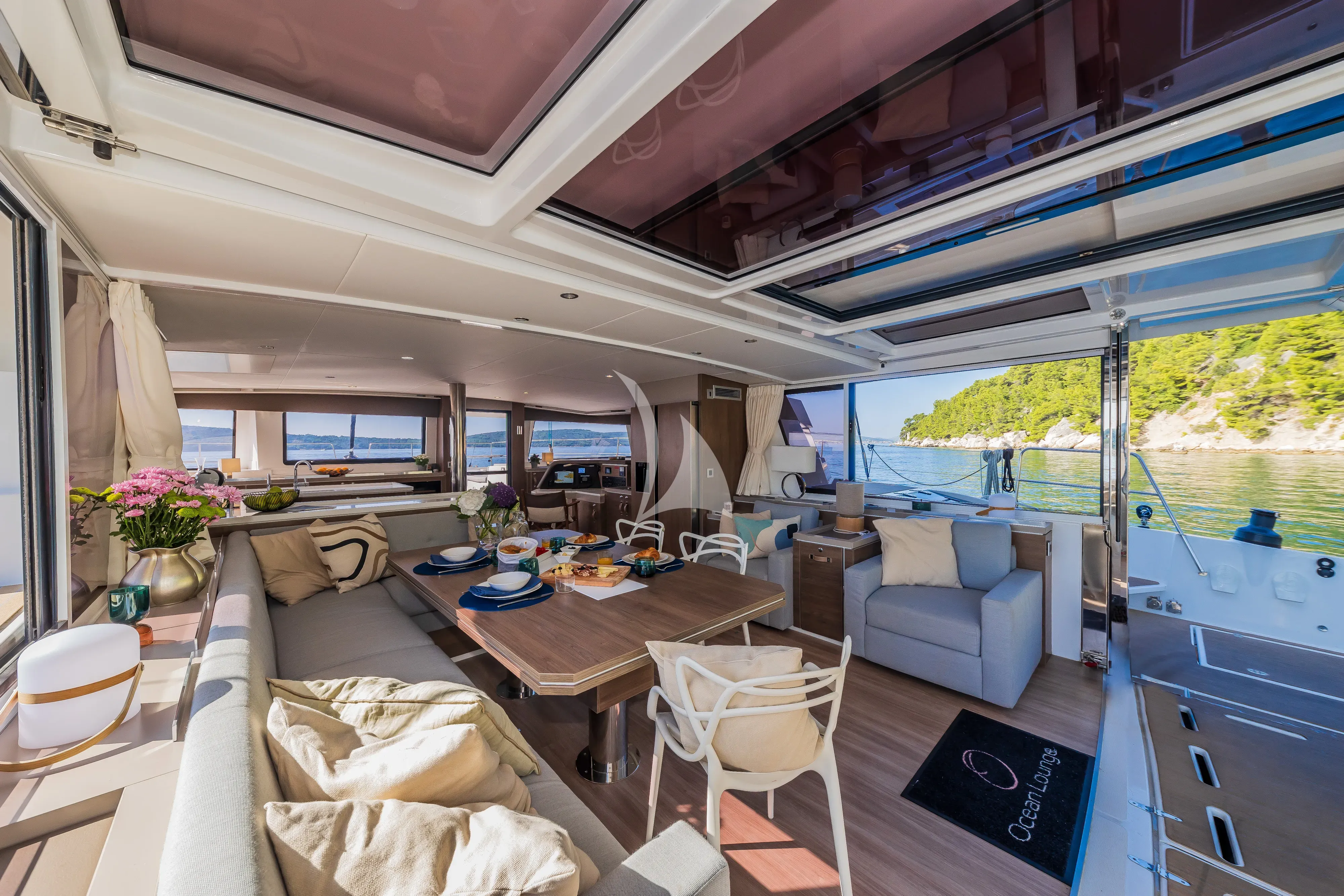 OCEAN LOUNGE
